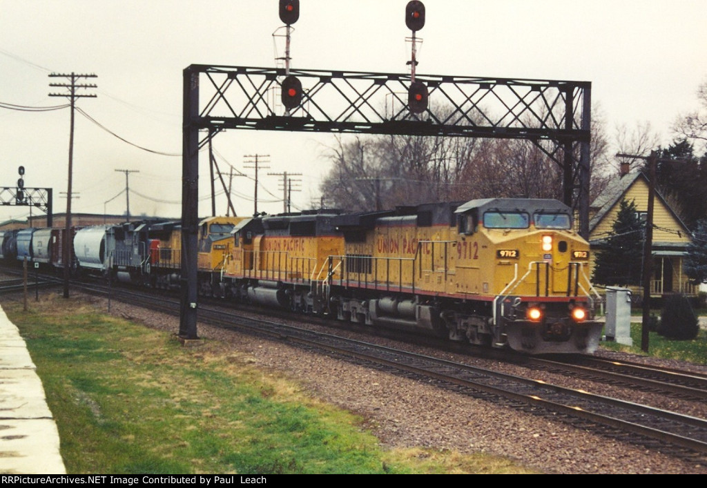 Eastbound manifest rolls over the diamonds